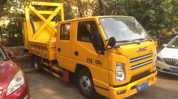 100K防撞車，帶太陽能光板